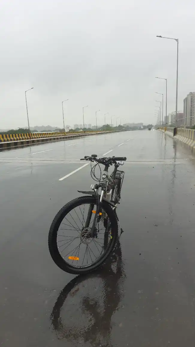 Quick stop for a picture on Zundal Flyover