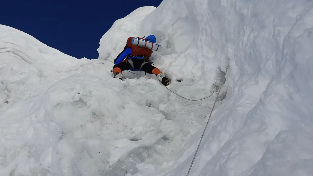 Climbing Above 6000m