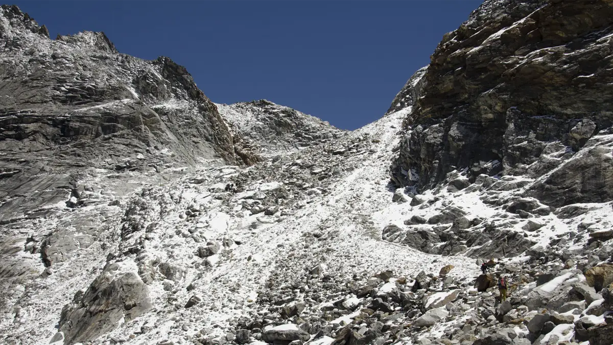 chola pass 5420m everest three pass trek