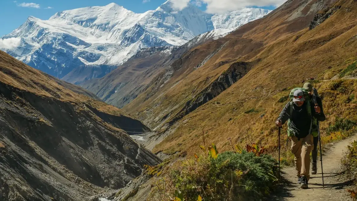 Trekkers on Annapurna trail